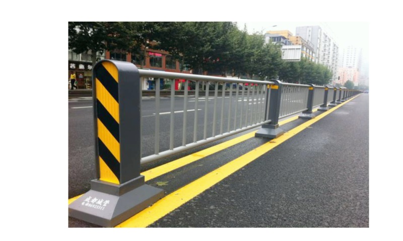 三代中央隔离护栏