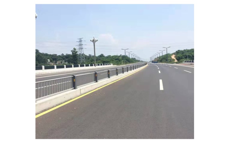 四代中央隔离护栏