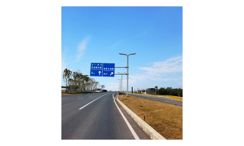 多功能道路智慧综合杆